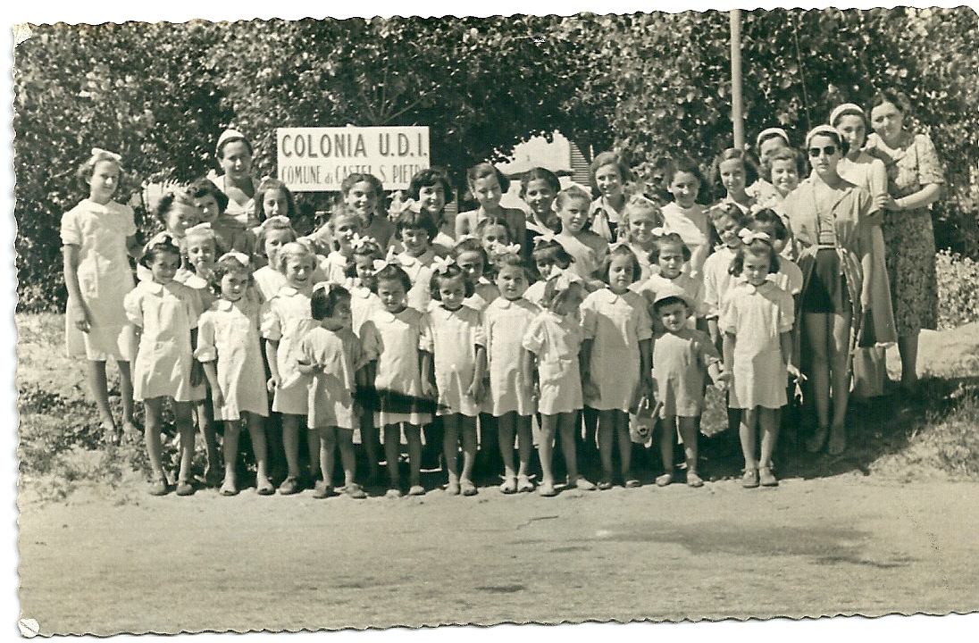 Fig. 3. Bambini di Castel San Pietro Terme ospiti della colonia gestita dall'Udi a Riccione, 1946.