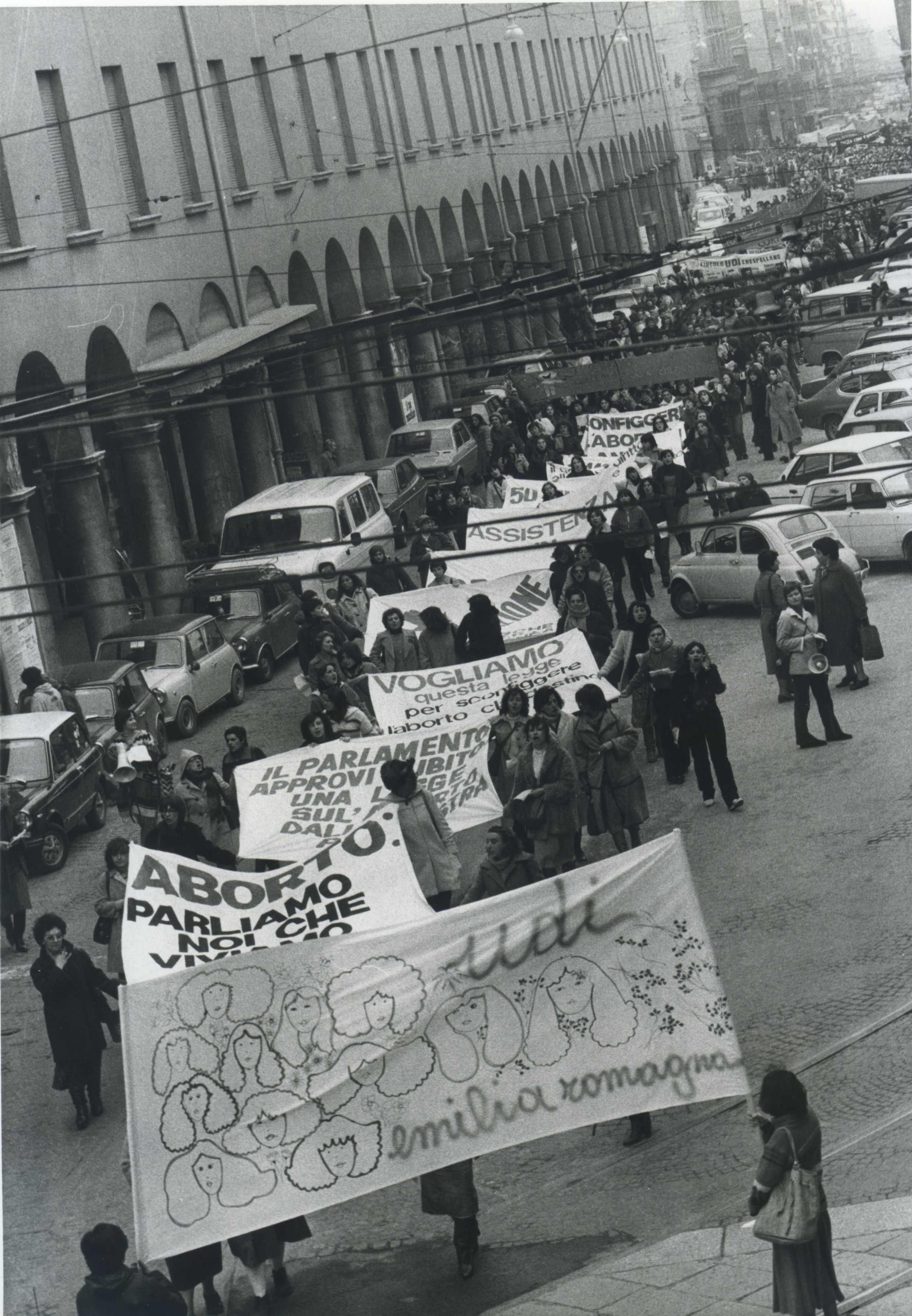 Fig. 9. Manifestazione regionale per la decriminalizzazione e regolamentazione dell'interruzione volontaria di gravidanza, Bologna, 8 Aprile 1978 (Enrico Pasquali).