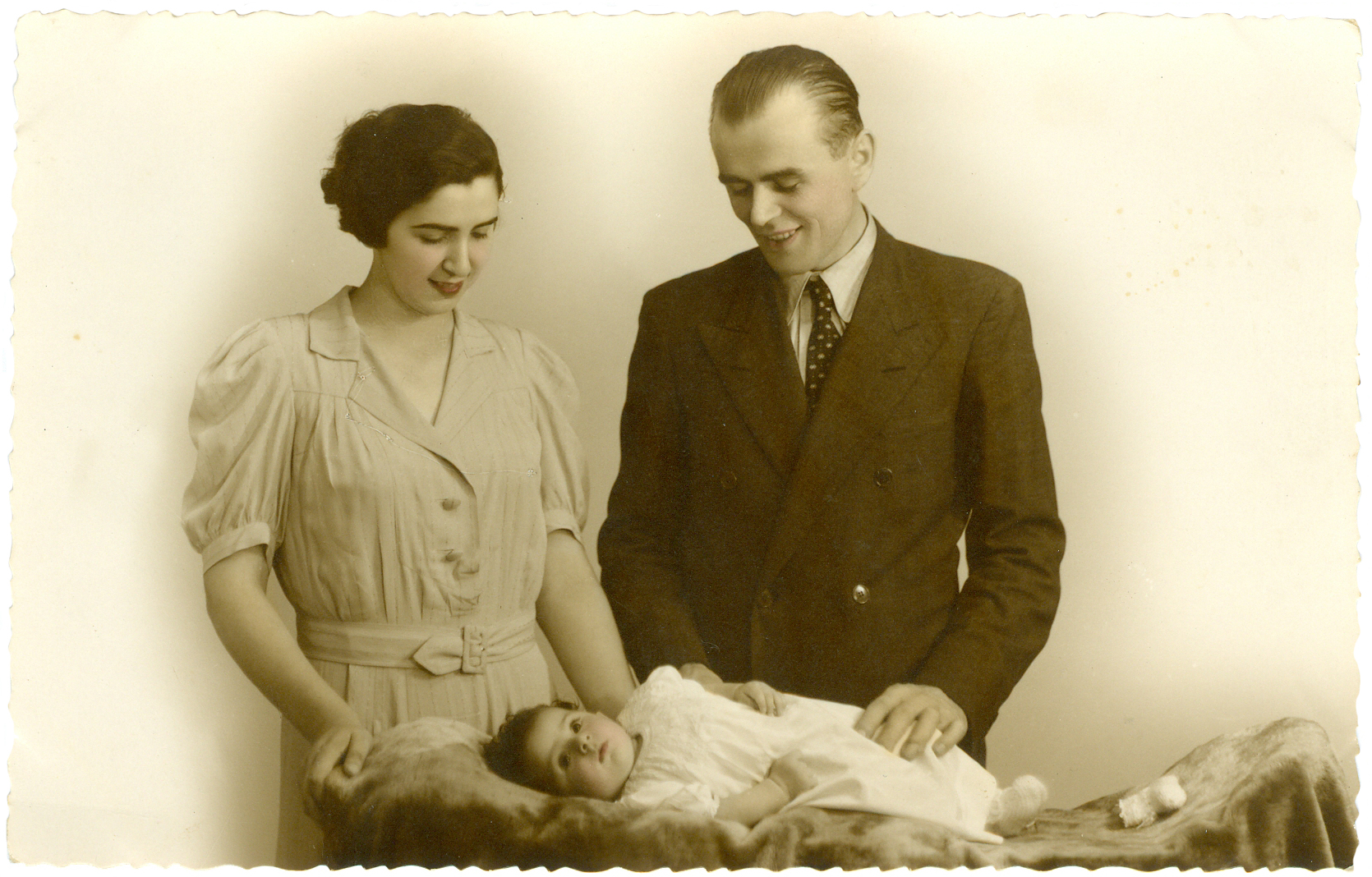 Fig. 4. Buenos Aires, gennaio 1937. Vittoria Aldama, Oddino e Norma Montanari.