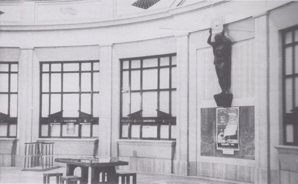 Fig. 2. Forlì, Palazzo Poste e Telegrafi, 1931-1932, la sala semicircolare destinata al pubblico.