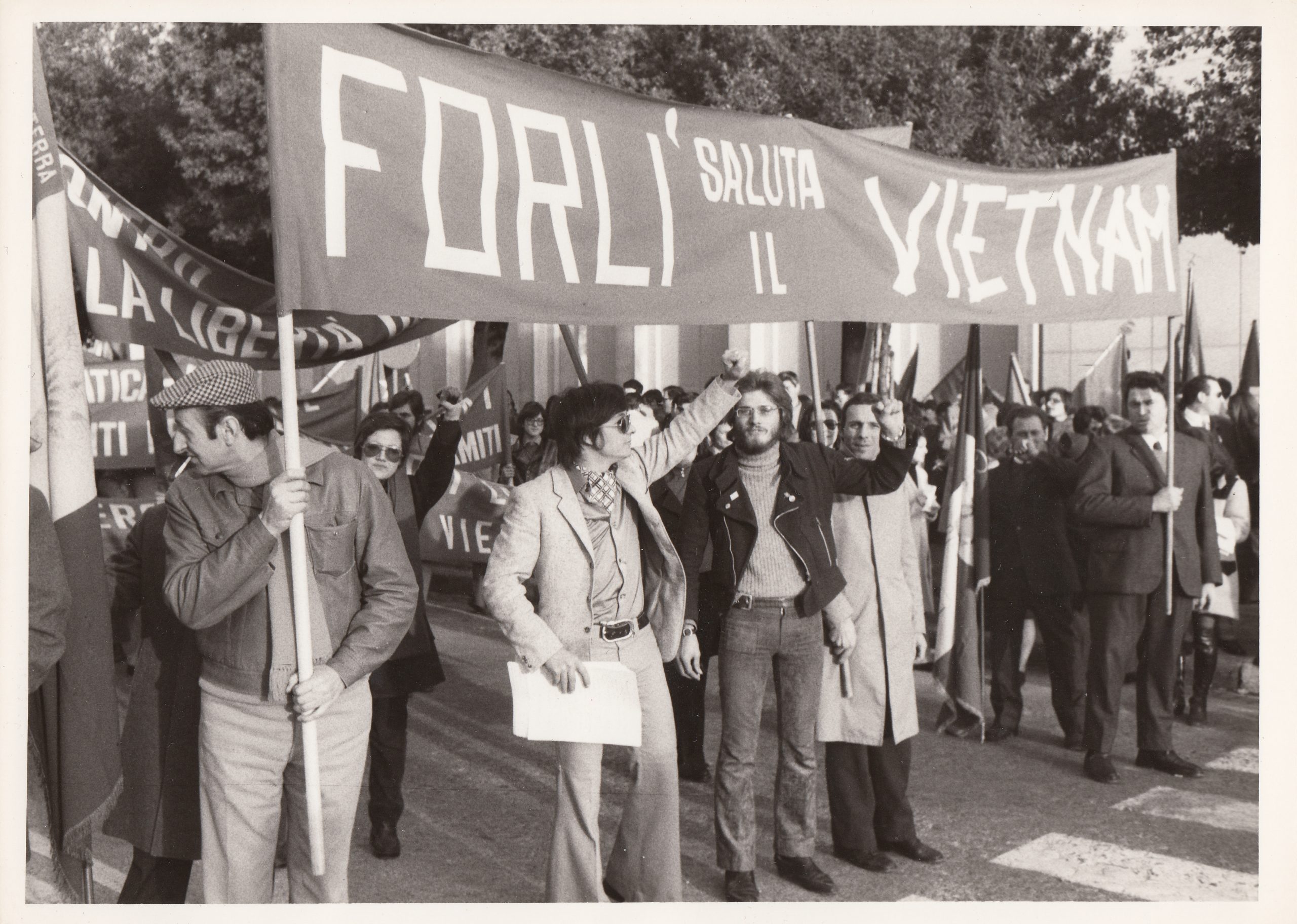 Fig. 2. Delegazione del Vietnam del Nord in visita a Forlì, 26 novembre 1972 (Foto M. Minisci).