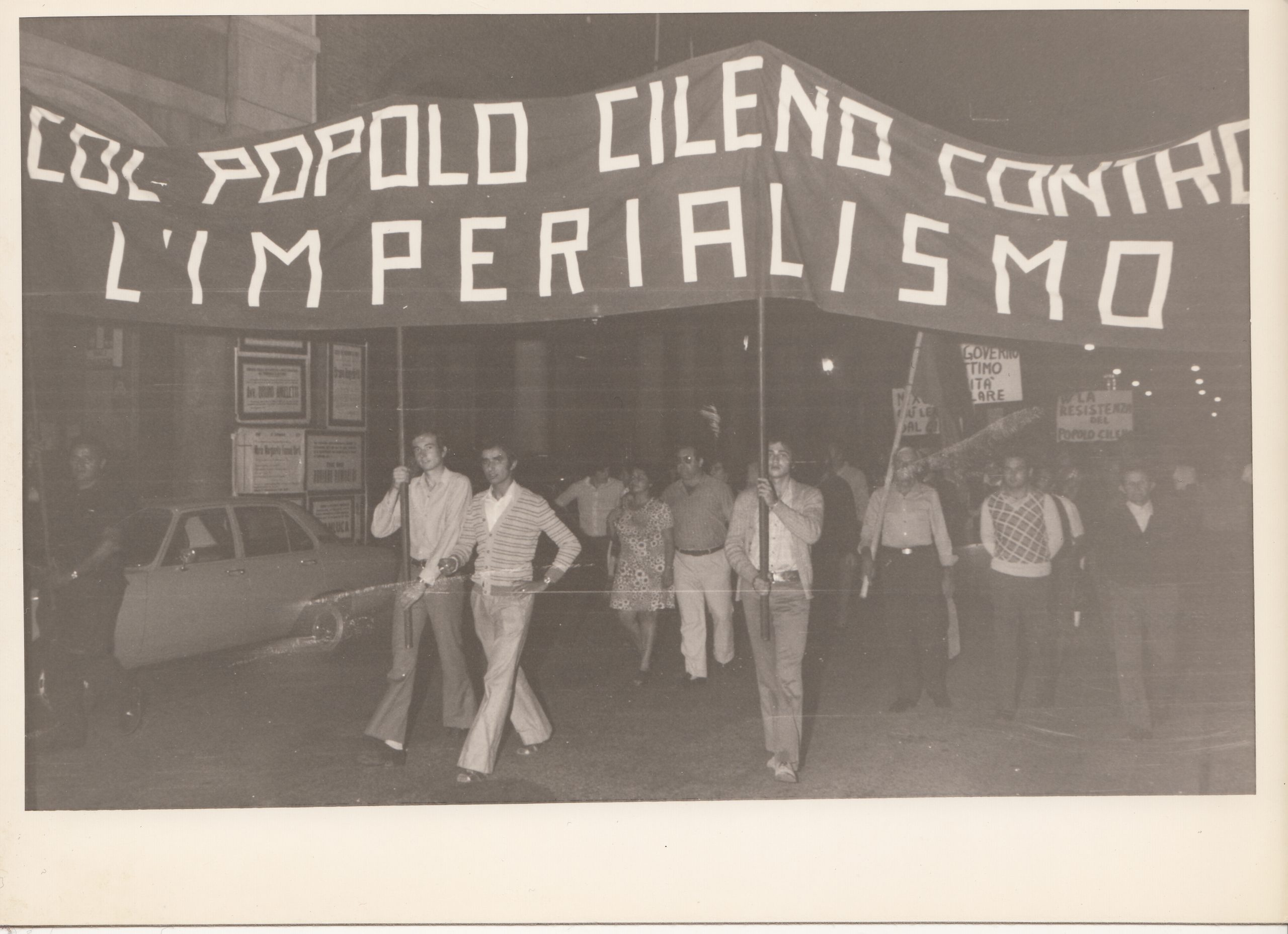 Fig. 6. Manifestazione in solidarietà con il popolo cileno, Forlì 13 settembre 1973 (Foto F. Amadori).